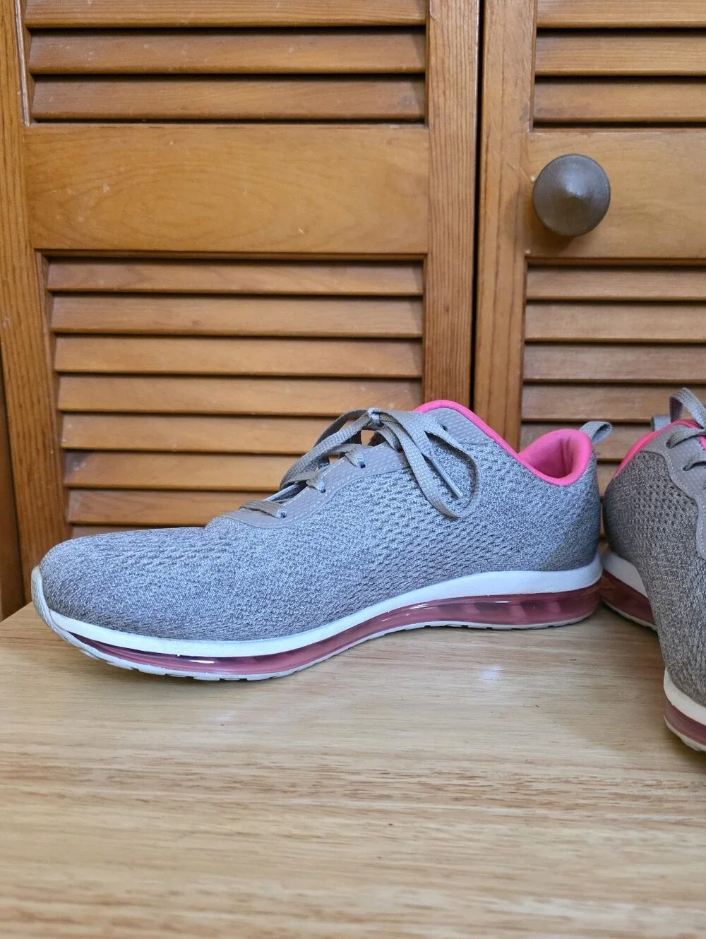 EUC Skechers Women's Skech-Air Element-Cinema Sneakers Size 9